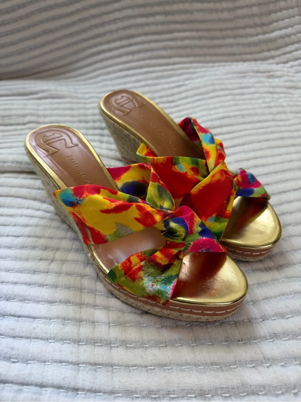 Etienne Aigner E-Krista Watercolor Twist Espadrille Wedge Sandals Gold | 7.5M